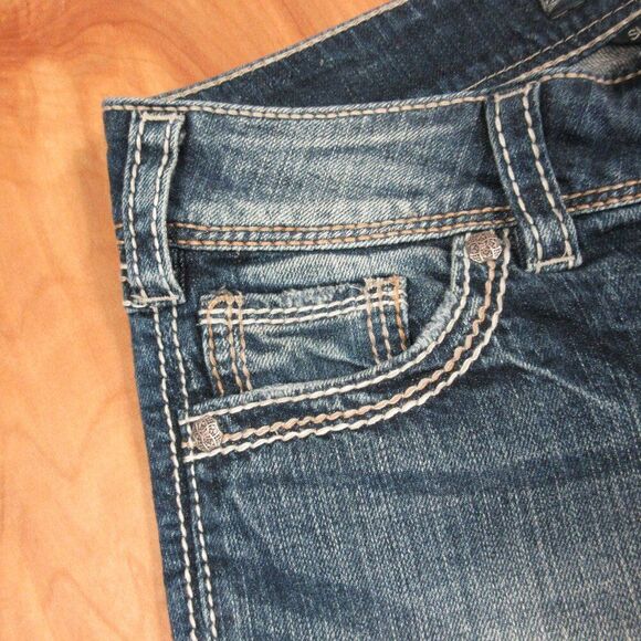 SILVER JEANS Suki Surplus Shorts Sz 27 Distressed Denim Back Flap Pocket Bermuda - Picture 3 of 15